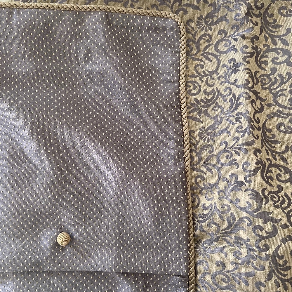 Reversible, Queen Duvet, 2 Euro Shams and Bedskirt